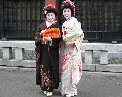 看看日本藝妓的模樣
