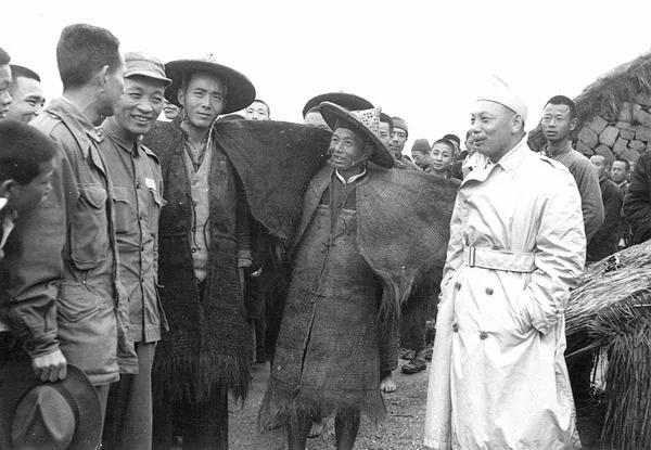 图说历史：1954年蒋经国“巡视”大陈岛