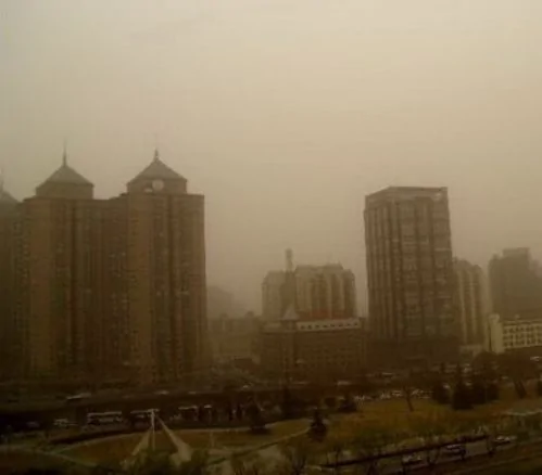 北京爆發特大沙塵暴：離京證炒到兩百多萬一張！/王鑫海