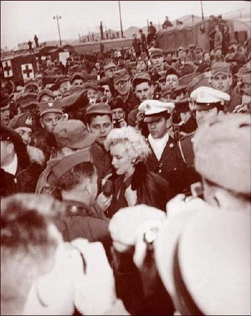 1954老照片：梦露在韩国劳军真实记录（组图）