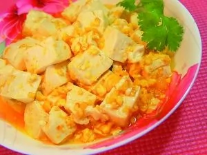 美食：金沙蟹黄豆腐 