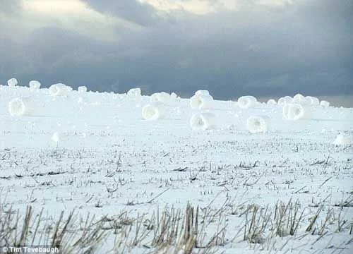 美國消防員幸運拍下大自然「雪卷」奇妙景象（組圖）