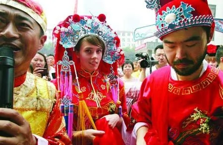 看稀奇：美國新娘在中國舉辦中式婚禮
