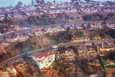 加州大火下的奇蹟，燒不毀的房子真有神相助(組圖)