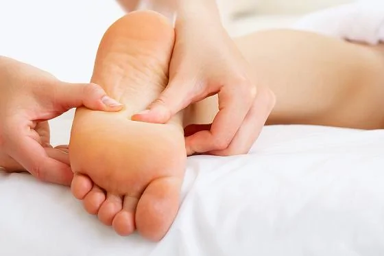 六种脚部不适  警示身体疾病的信号