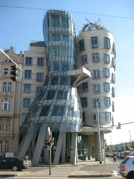 全球最费解最奇形怪状建筑