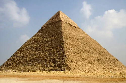 是谁造了大金字塔