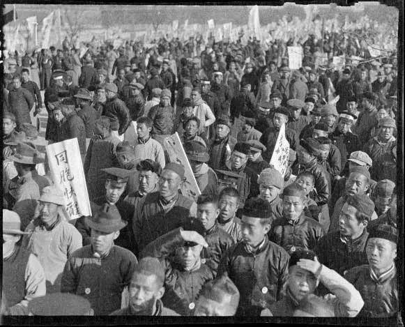 天安门前高举“同胞快醒” 1919年反日游行