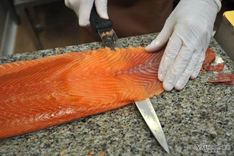 法国熏鲑鱼工厂 探秘生鱼片是怎么炼成的