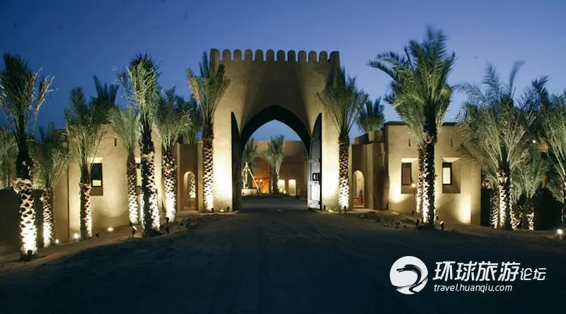 建在沙漠中的杜拜奢華皇宮