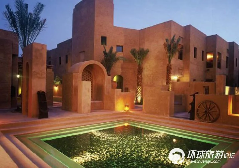建在沙漠中的迪拜奢华皇宫