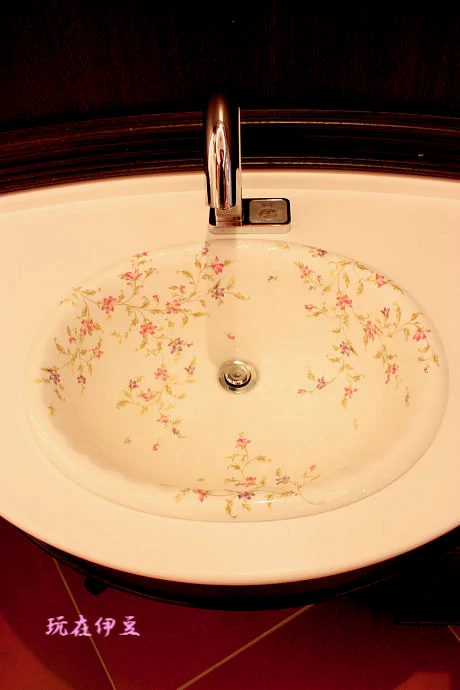 宮殿般洗手間
