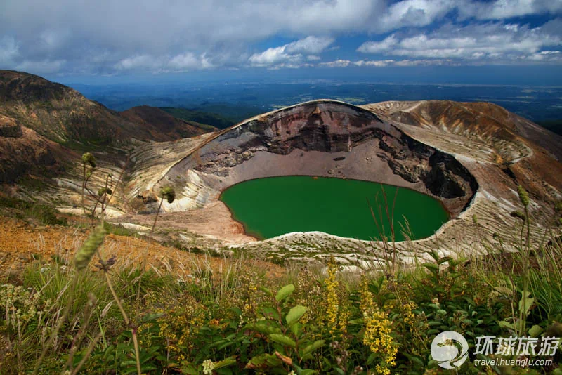 走進世界上美得令人窒息的火山湖