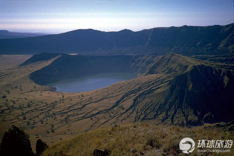 走进世界上美得令人窒息的火山湖