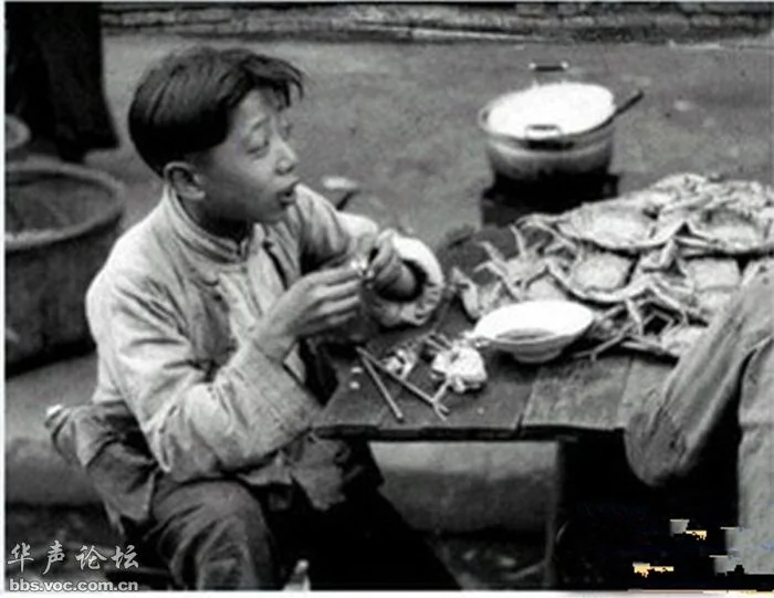 1945年，上海貧困家庭靠吃陽澄湖大閘蟹度日