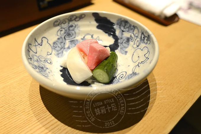 数一数日本人吃一顿饭要用多少碗