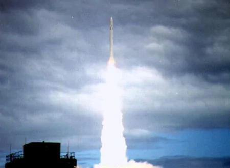 “天弓2”远程防空导弹发射