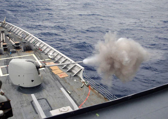 圖文：美國海軍戰艦進行艦炮射擊訓練