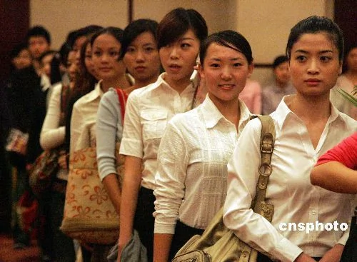 上海千名美女爭當澳門空姐 