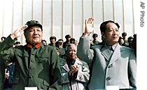 鄧小平和胡耀邦在1981年