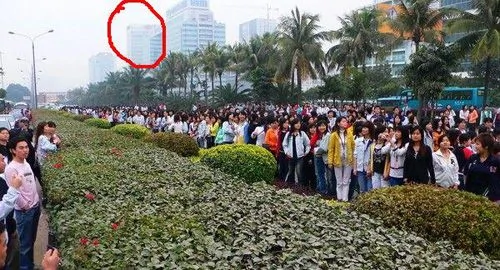 传深圳今日爆数千人罢工 10条街道被堵