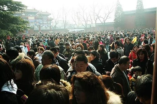 京城燒香也瘋狂——正月十五雍和宮上香的震撼場面 