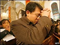 北京罗马天主教信徒在祈祷