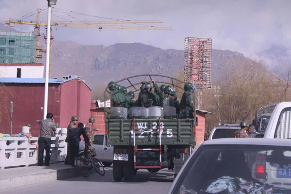 圖片直擊：16日西藏拉薩街頭軍警戒備 3