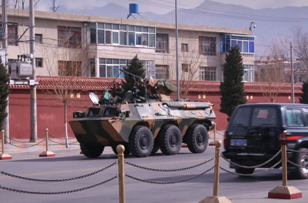 图片直击：16日西藏拉萨街头军警戒备 2