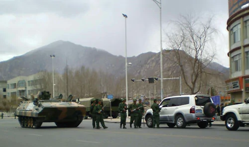 圖片直擊：16日西藏拉薩街頭軍警戒備