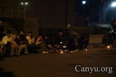 藏人大學生靜坐呼籲當局停止殺戮