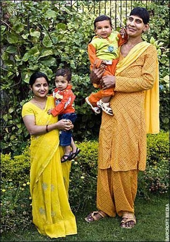 印度女巨人生下巨人儿 10月大高1米重22公斤 