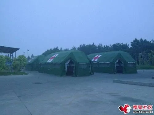 现场直击，有图为证：绵阳旅游局挪用救灾帐篷 