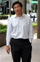 星前总理李光耀上法院　与反对党领袖对骂