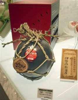 日本一个黑皮西瓜拍出天价：6100美元 
