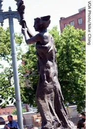 紀念碑的民主女神像