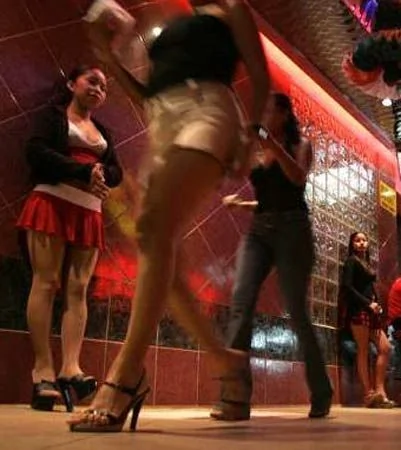 上海一餐廳懸掛告示禁止妓女入內 