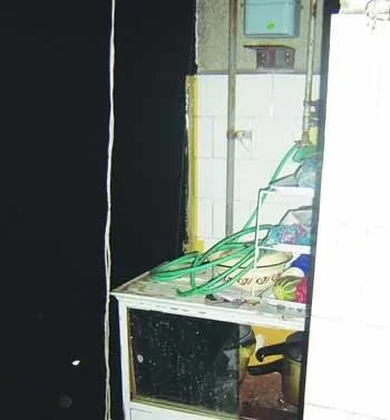 河南安陽突遭11級暴風襲擊 房頂被掀百米(組圖)