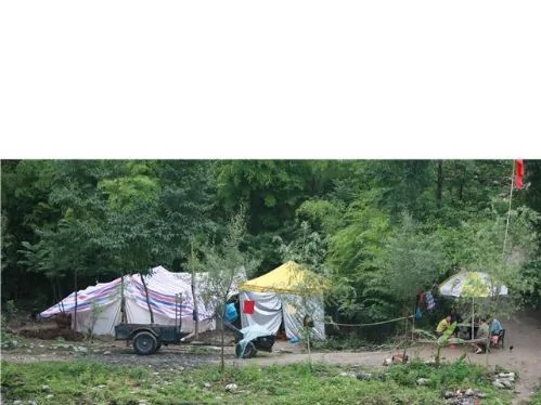 青川縣城的帳篷明顯比農村多