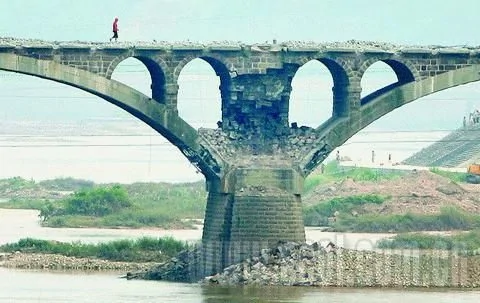 文革时造的“危桥”380公斤炸药都炸不倒 