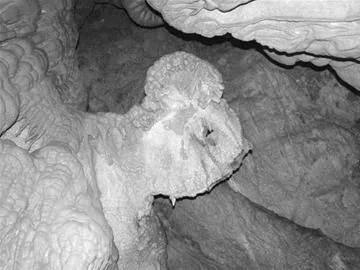 湖北發現特大溶洞奇觀 村民隱瞞28年 