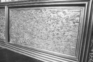 清代龍床刻有108條龍和1000隻鶴 重達2噸(圖)