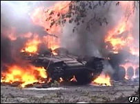 俄羅斯電視播放了格魯吉亞坦克在燃燒的圖像。