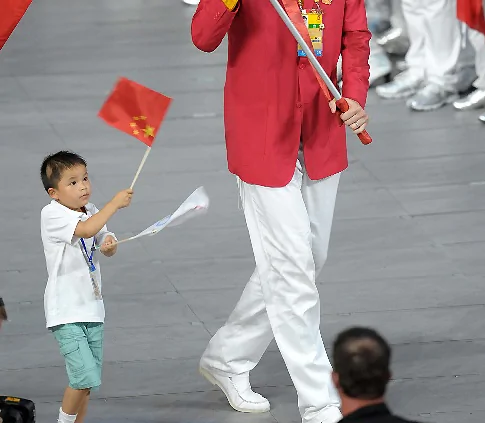 奥运开幕式旗子倒了
