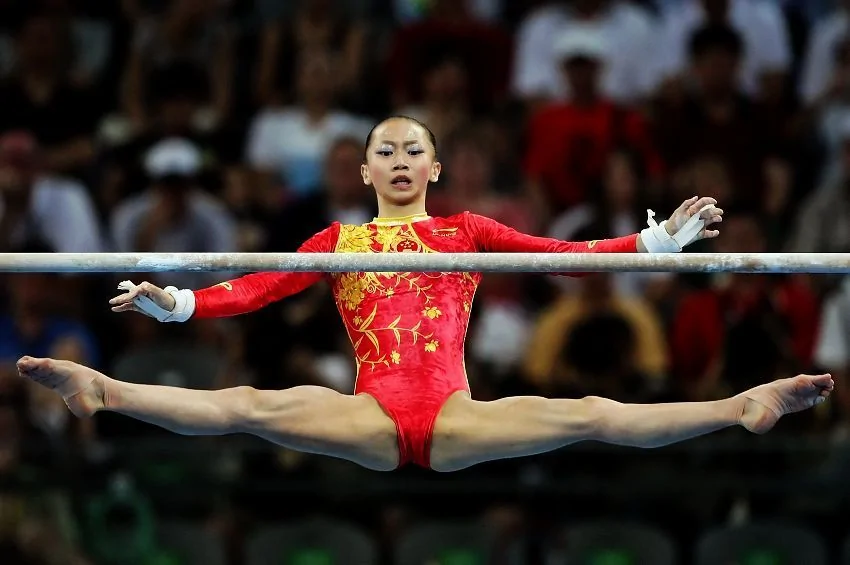 中国队体操女团摘金 首次问鼎奥运冠军创历史 