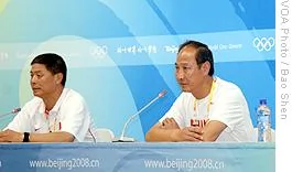 冯树勇(左)和孙海平在新闻发布会上