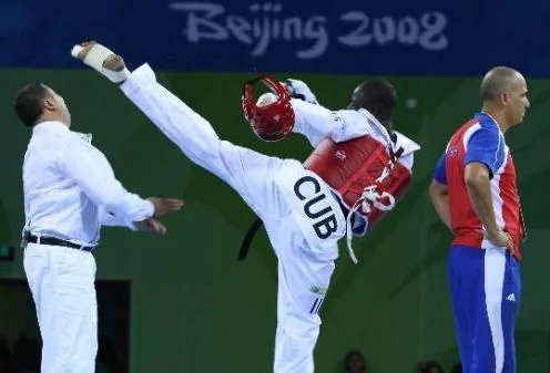 跆拳道：古巴選手教練攻擊裁判 雙雙被終身禁賽（組圖）