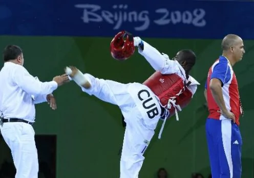 跆拳道：古巴選手教練攻擊裁判 雙雙被終身禁賽（組圖）