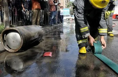 50公斤液化气罐当街爆炸致10人烧伤