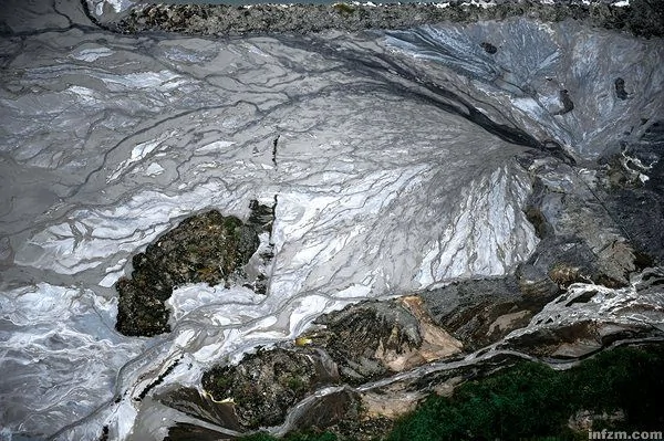 湖北上空航拍，令人觸目驚心：挖地三尺難見純土 
